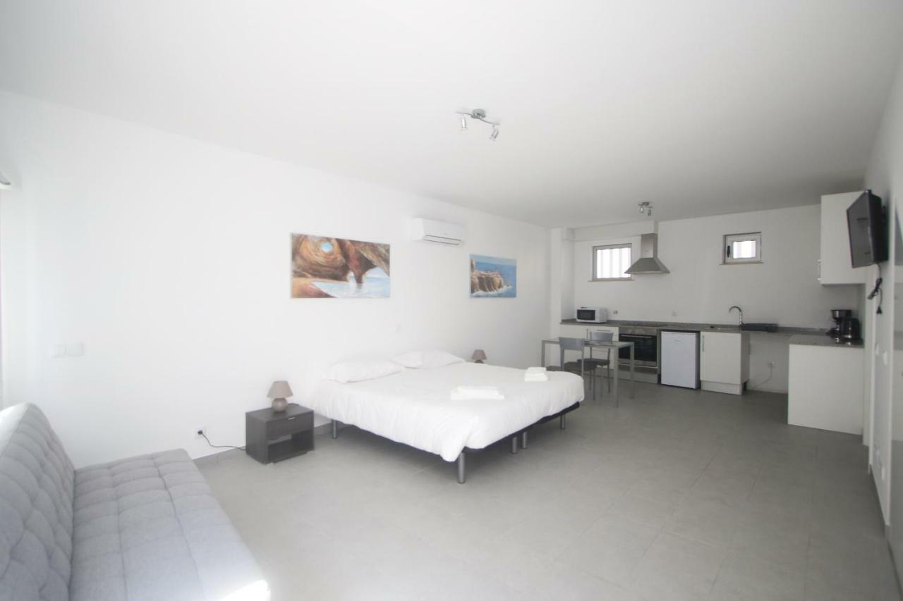 Guest House Lovely Swan Lagos Exterior foto